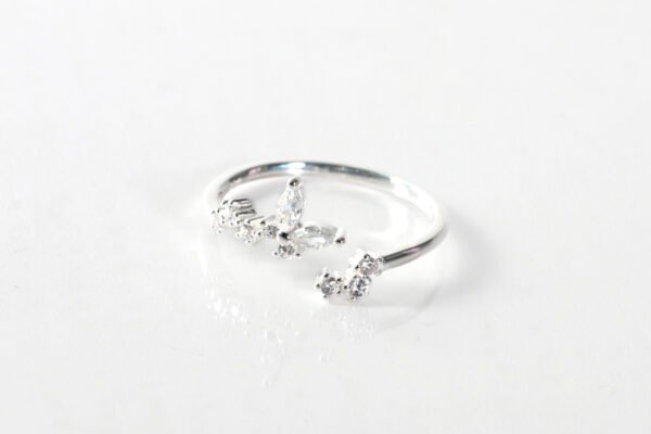 Anillo mariposa con circones