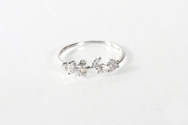 Anillo circones blancos