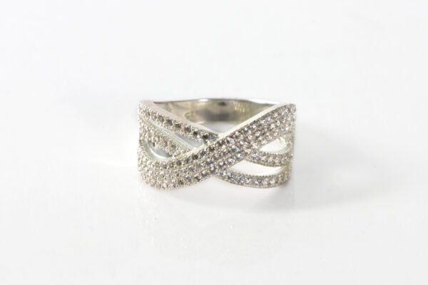 Anillo entrelazado